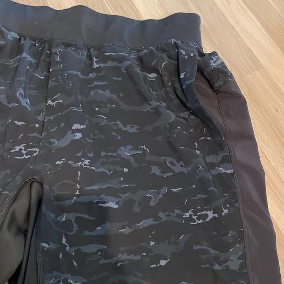 Lululemon Men’s Athletic Shorts - Picture 7 of 10